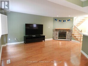 5490 Glen Erin Dr in Mississauga, ON - Building Photo - Building Photo