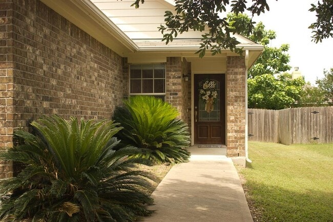 7304 S Glenn St in Austin, TX - Building Photo - Building Photo