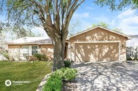 5906 Willow View Dr