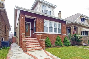 5855 N Austin Ave in Chicago, IL - Building Photo