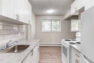 Lockwood Apartments in Edmonton, AB - Building Photo - Building Photo