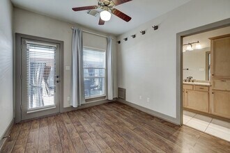 953 Patterson St in Houston, TX - Foto de edificio - Building Photo