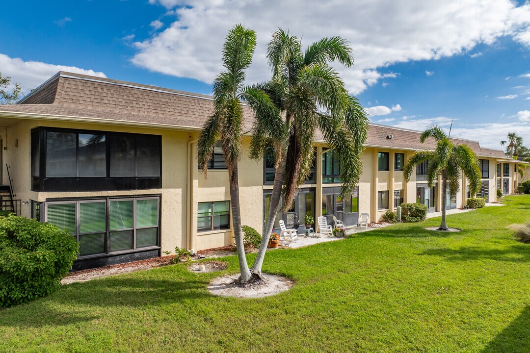 Villas De Golf in Largo, FL - Foto de edificio