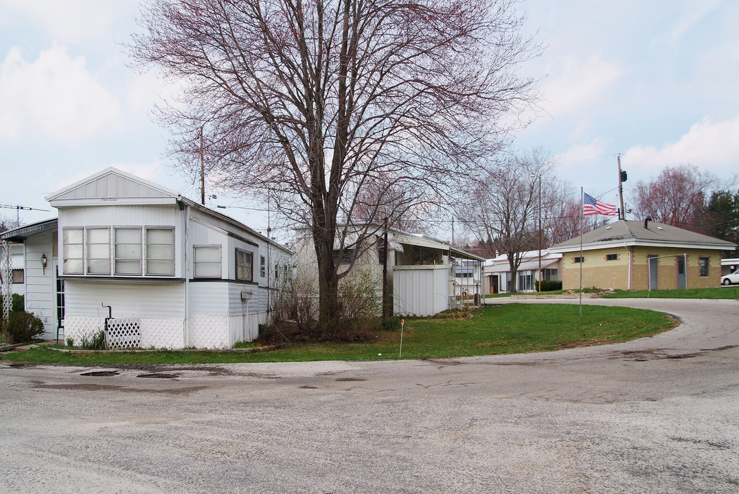 Nimisila Mobile Home Park in Akron, OH - Foto de edificio