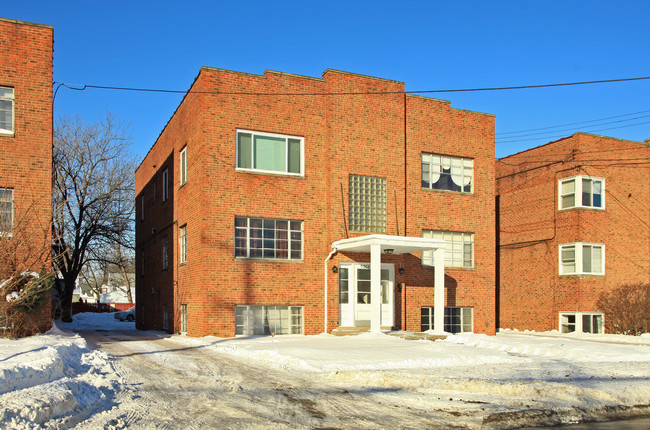 5208 Lee Rd in Maple Heights, OH - Building Photo - Building Photo