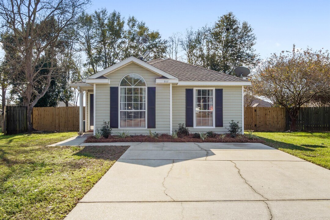 618 Westchase Ct S in Fairhope, AL - Building Photo