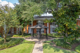 Tower Gardens in Houston, TX - Foto de edificio - Building Photo