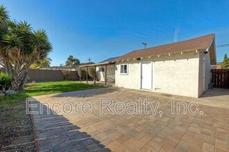 6135 Chadwick Ave in San Diego, CA - Building Photo - Building Photo