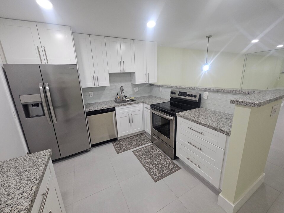 2271 NW 47th Terrace in Lauderhill, FL - Foto de edificio