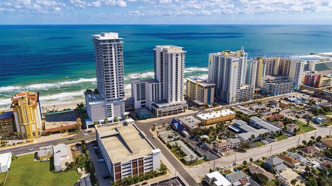 Daytona Beach Convention Hotel & Condominiums in Daytona Beach, FL - Building Photo - Building Photo