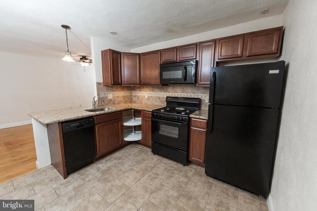 231 Sharpless St-Unit -2D in West Chester, PA - Building Photo