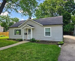 610 Wildwood Ave in Mundelein, IL - Building Photo