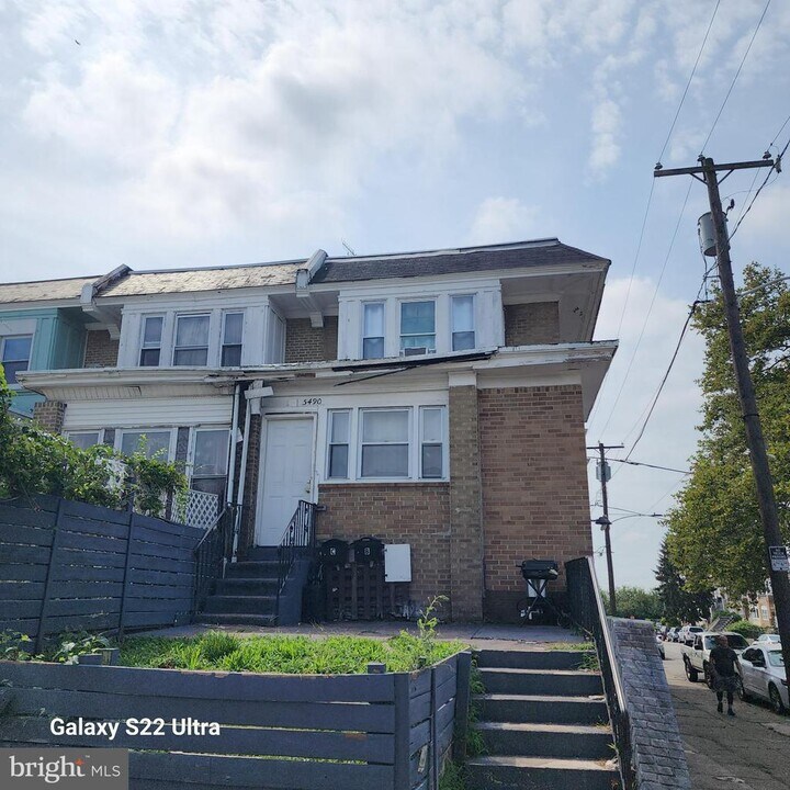5490 W Berks St in Philadelphia, PA - Building Photo