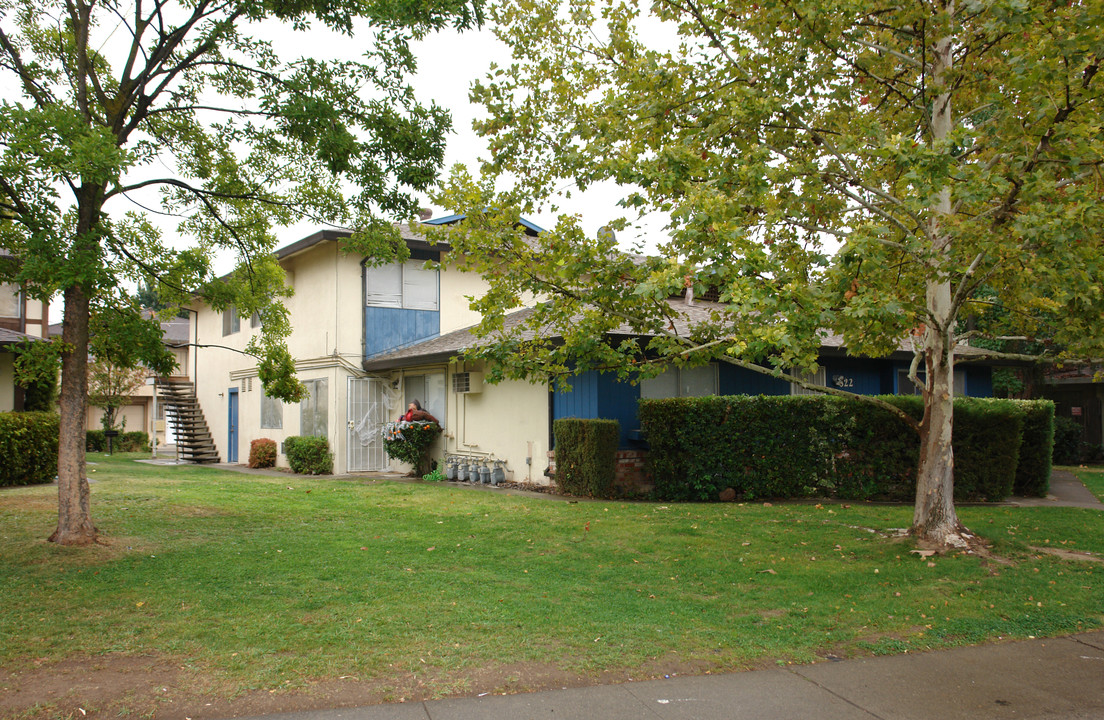 822 Carro Dr in Sacramento, CA - Building Photo