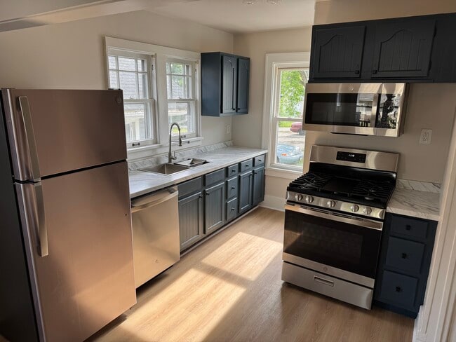 3903 N Prospect Rd, Unit Main Floor
