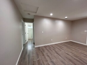 5143 Ewing St in San Diego, CA - Foto de edificio - Building Photo