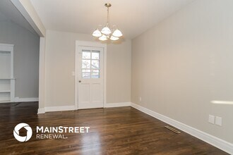 12806 Richmond Ave in Grandview, MO - Foto de edificio - Building Photo