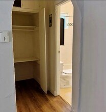 806 N Poinsettia Pl, Unit 808 in Los Angeles, CA - Foto de edificio - Building Photo