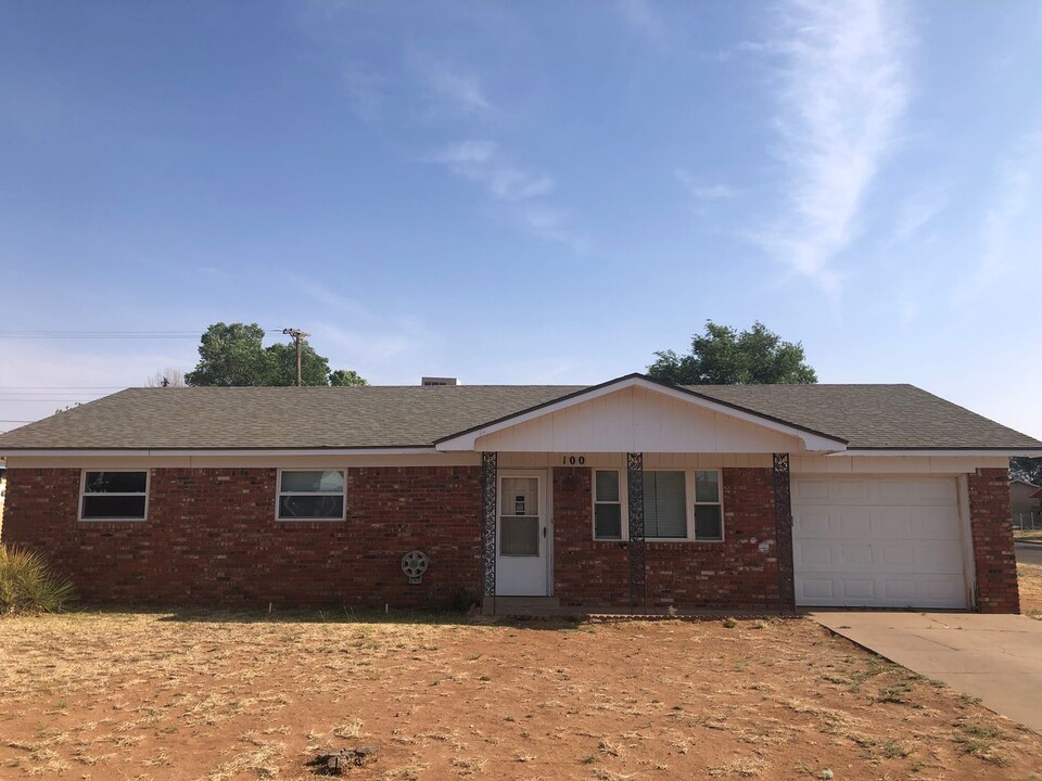 100 Tucker Ave in Clovis, NM - Building Photo