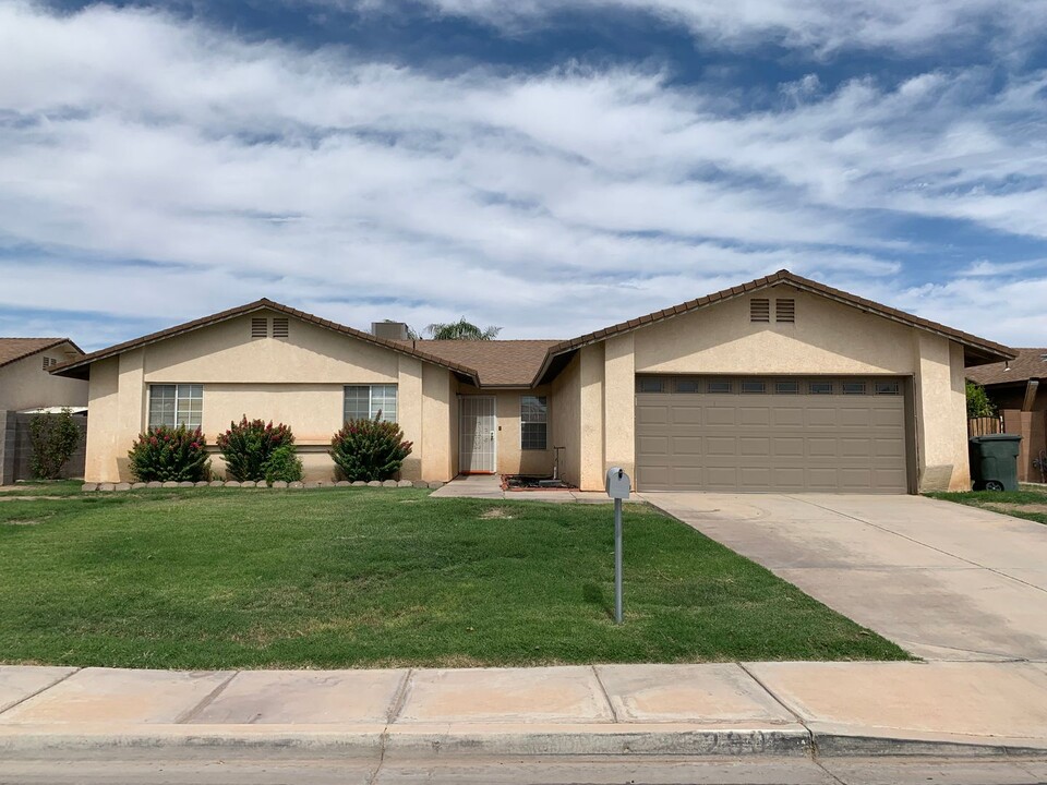 2992 W 24th Ln in Yuma, AZ - Building Photo