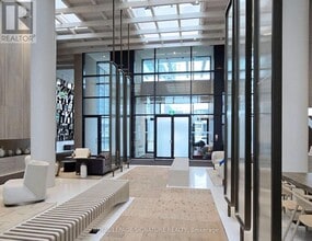 225 Commerce St in Vaughan, ON - Building Photo - Building Photo