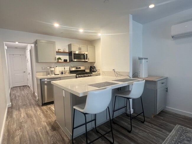 17200 Newhope St in Fountain Valley, CA - Building Photo - Building Photo