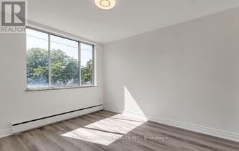 18 Kenrae Rd in Toronto, ON - Building Photo - Building Photo