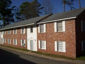 Ticknor Place in Columbus, GA - Building Photo - Building Photo