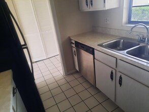 2050 Oleander Blvd in Fort Pierce, FL - Building Photo - Building Photo