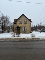 825 9th Ave N in St. Cloud, MN - Building Photo
