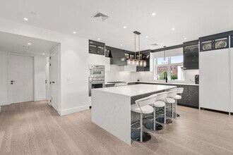 69 Walnut St in Brookline, MA - Building Photo - Building Photo