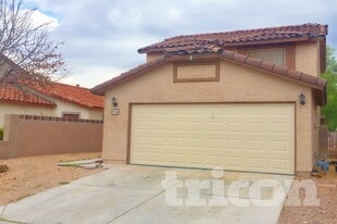 924 Wilson Cliffs Rd in Las Vegas, NV - Building Photo