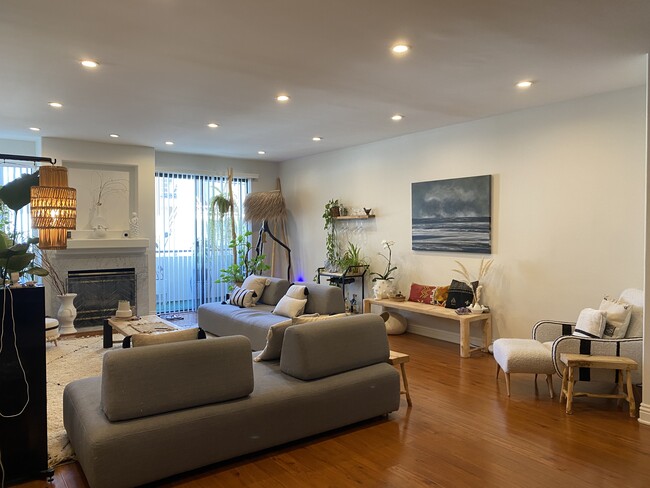 property at 910 S Bedford St