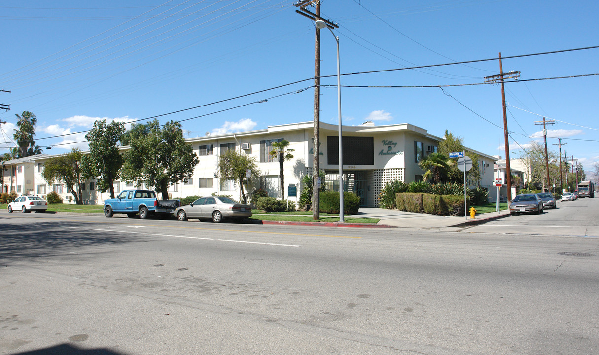 12345 Magnolia Blvd in Valley Village, CA - Building Photo