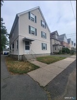 37 Wakefield Ct in New Britain, CT - Building Photo