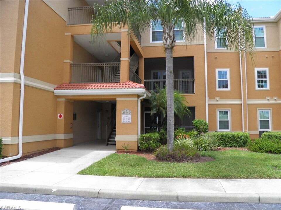 23540 Walden Center Dr-Unit -205 in Bonita Springs, FL - Building Photo