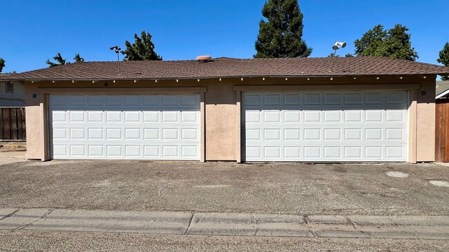 1442 Conestoga Dr in Merced, CA - Building Photo - Building Photo