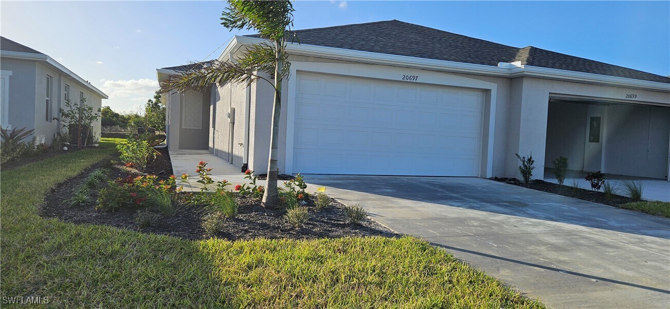 20697 Hazelnut Ct in Lehigh Acres, FL - Building Photo