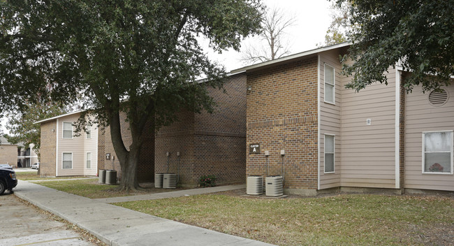 Westport Village in Port Allen, LA - Foto de edificio - Building Photo