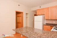 2138 W Chicago Ave, Unit 1R photo'