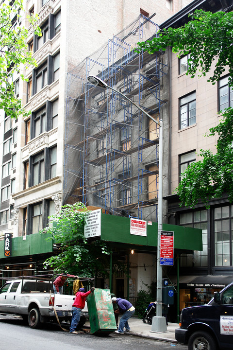 Dansar in New York, NY - Building Photo