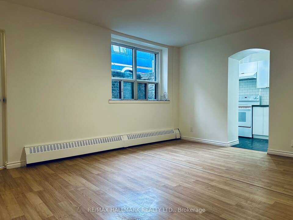 5 High Park Blvd in Toronto, ON - Building Photo