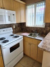354 W 19th St-Unit -4 in Hialeah, FL - Building Photo - Building Photo
