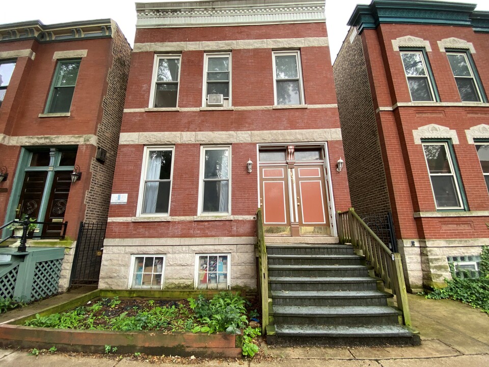 1939 W Thomas St in Chicago, IL - Building Photo
