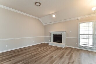 2025 Westbriar Dr in Memphis, TN - Foto de edificio - Building Photo