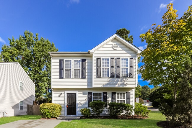 property at 2 Tarrywood Ct