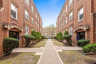656 W Oakdale Ave, Unit 2 in Chicago, IL - Building Photo - Building Photo