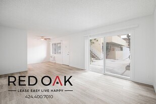 2050 Rodney Dr in Los Angeles, CA - Building Photo