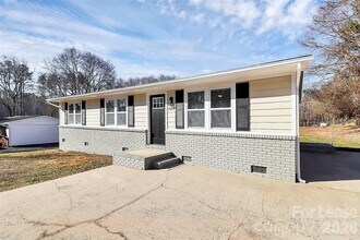 5509 Dallas High Shoals Hwy in Dallas, NC - Building Photo - Building Photo