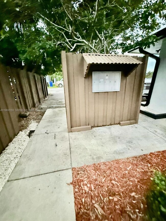 1240 NE 12th Ave in Fort Lauderdale, FL - Building Photo - Building Photo